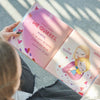 Una paginá del libro personalizado para mamá y su hija.